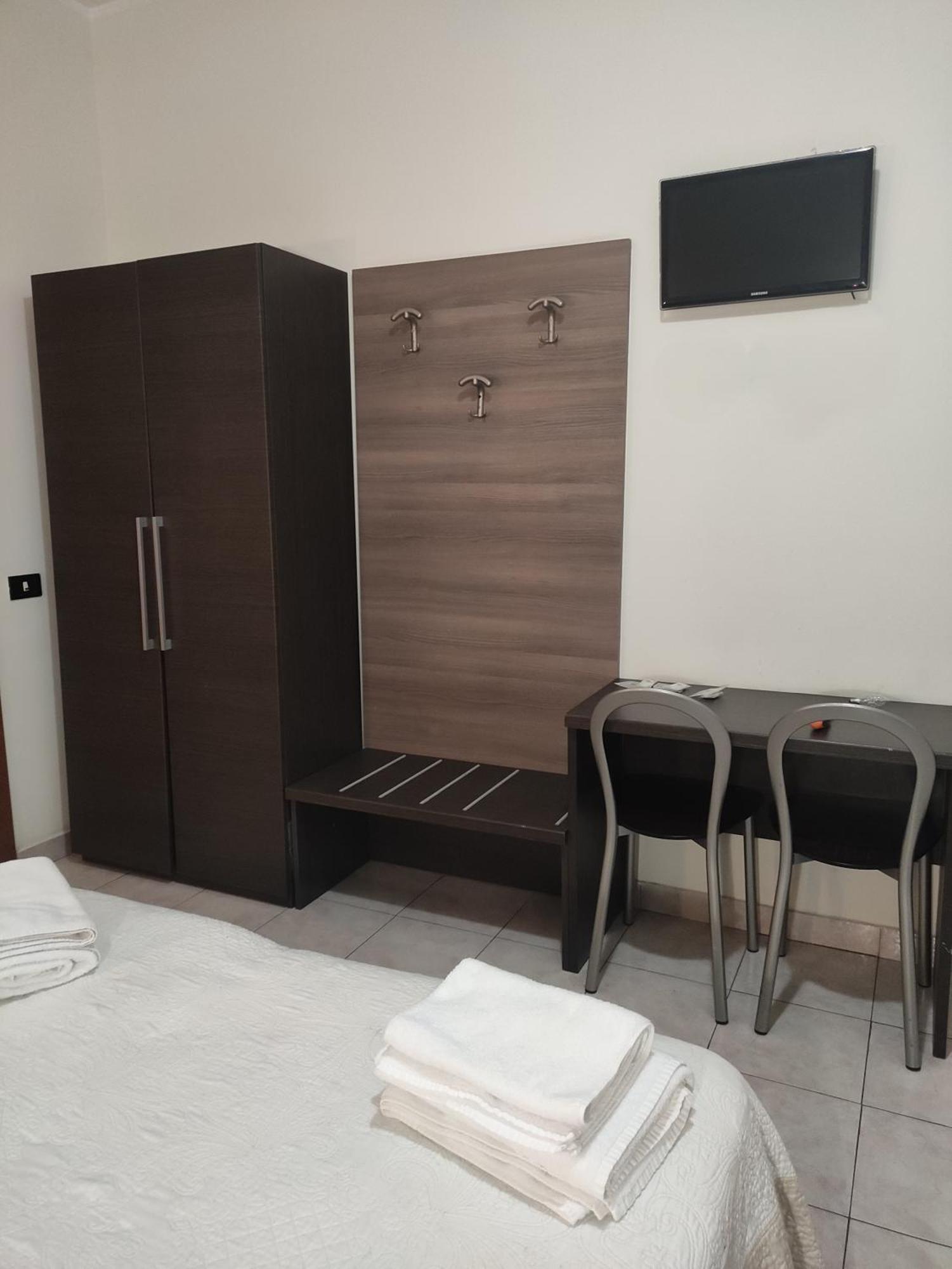 Hotel Salus Мілан Екстер'єр фото