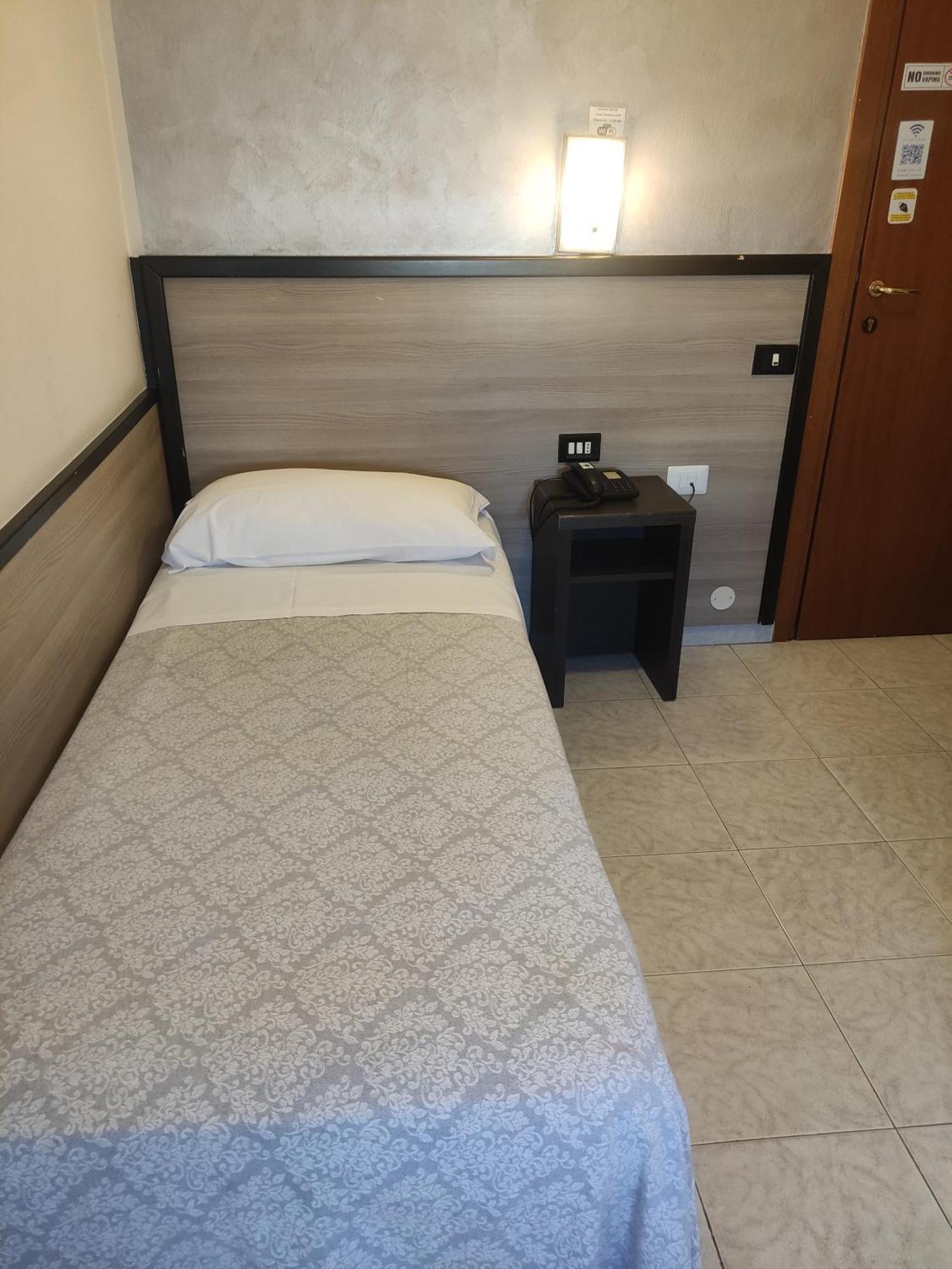 Hotel Salus Мілан Екстер'єр фото