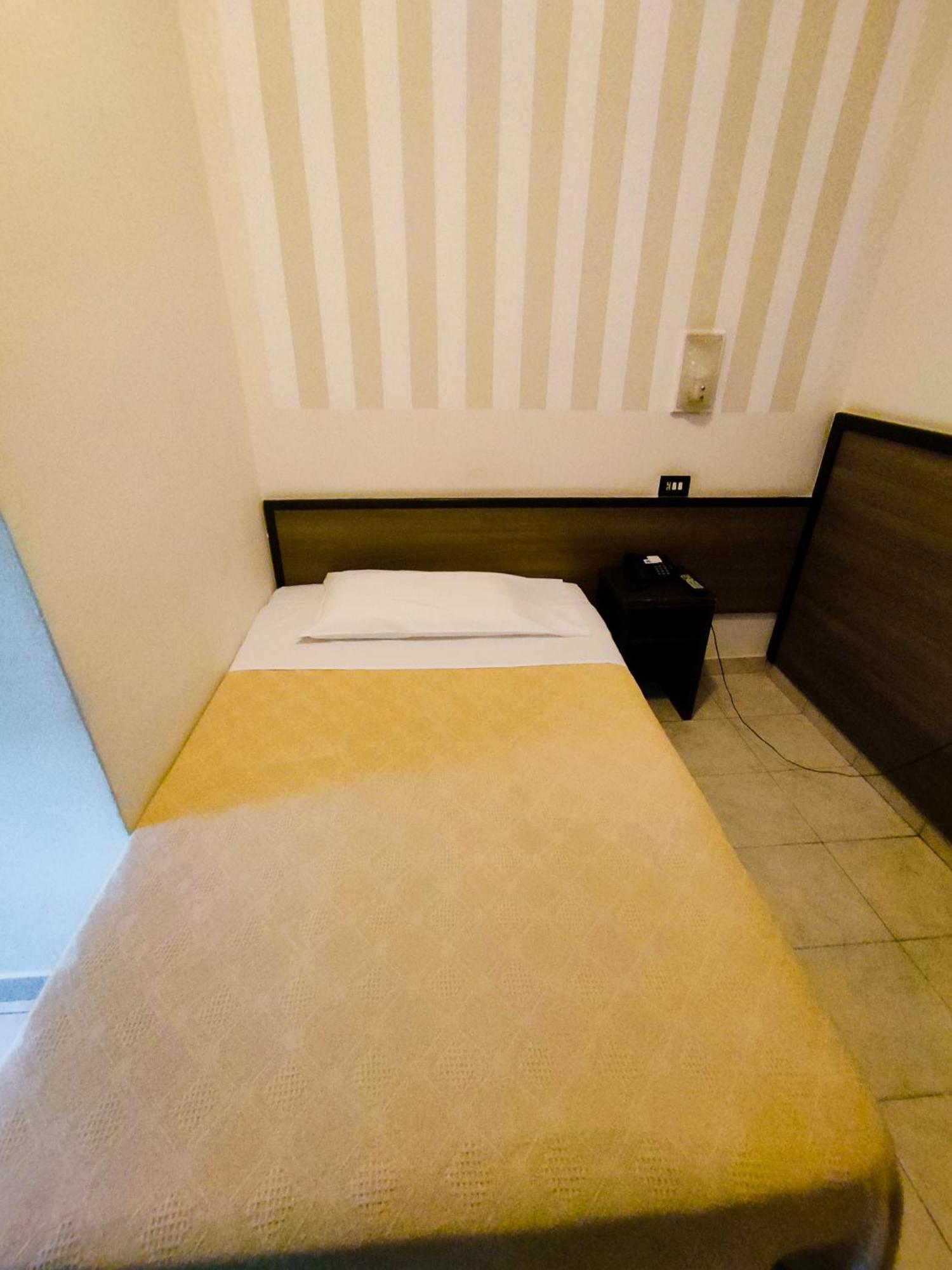 Hotel Salus Мілан Екстер'єр фото