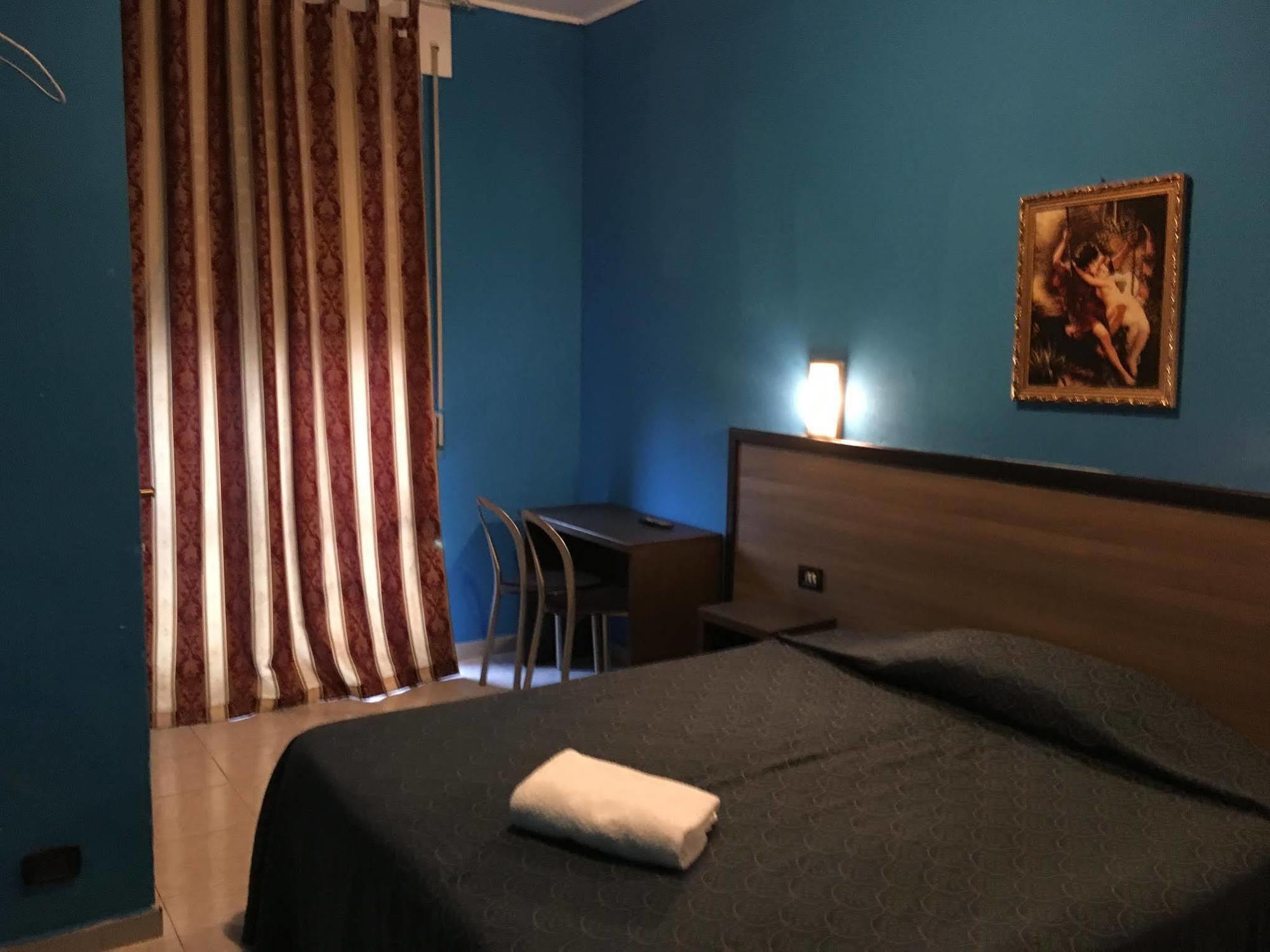 Hotel Salus Мілан Екстер'єр фото