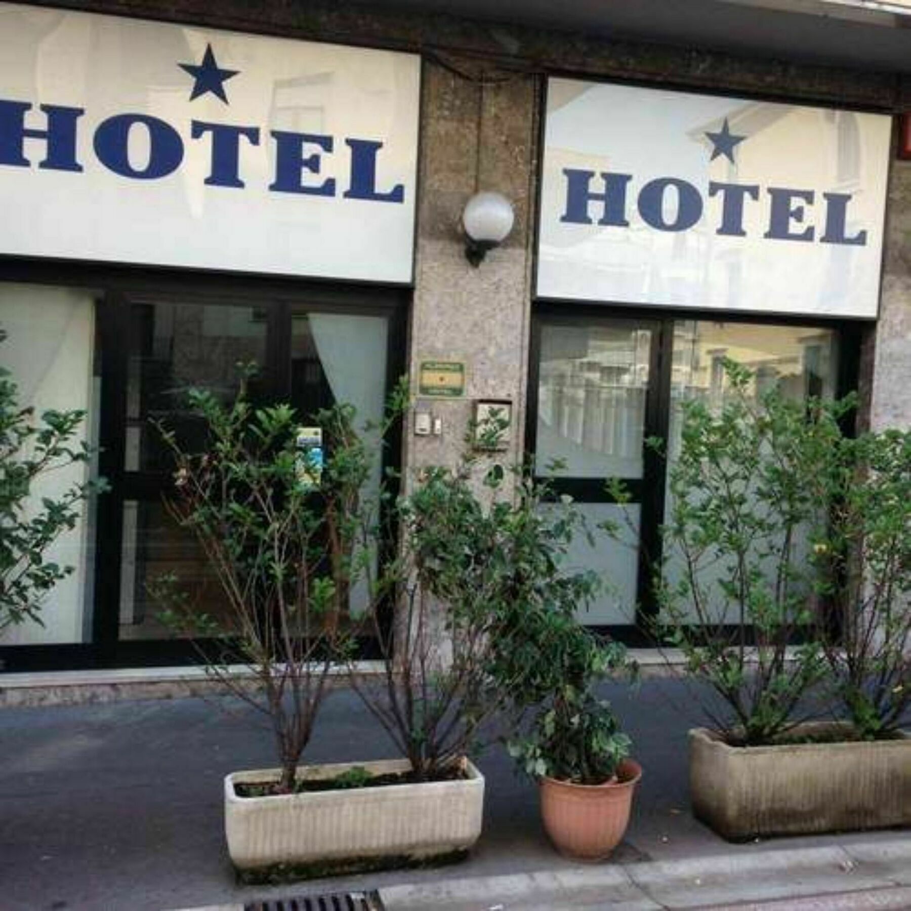 Hotel Salus Мілан Екстер'єр фото